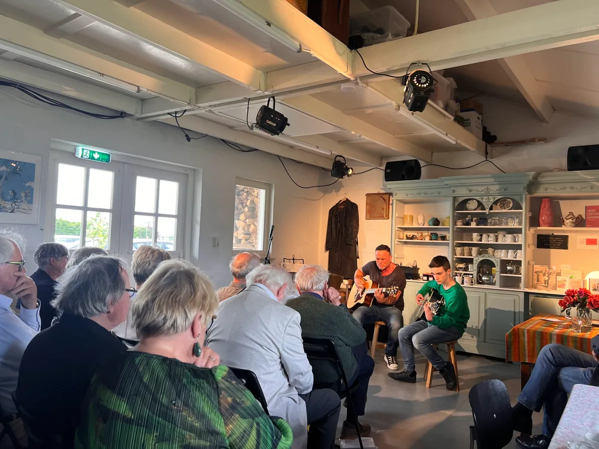 Foto van Jack de Vogelverschrikker 'on tour' in Beekdaelen